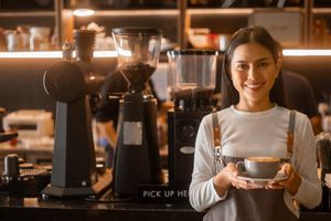 Оновлюйте кавові позиції свого закладу та купуйте ароматну каву оптом відбірних сортів від українського виробника Royal-life